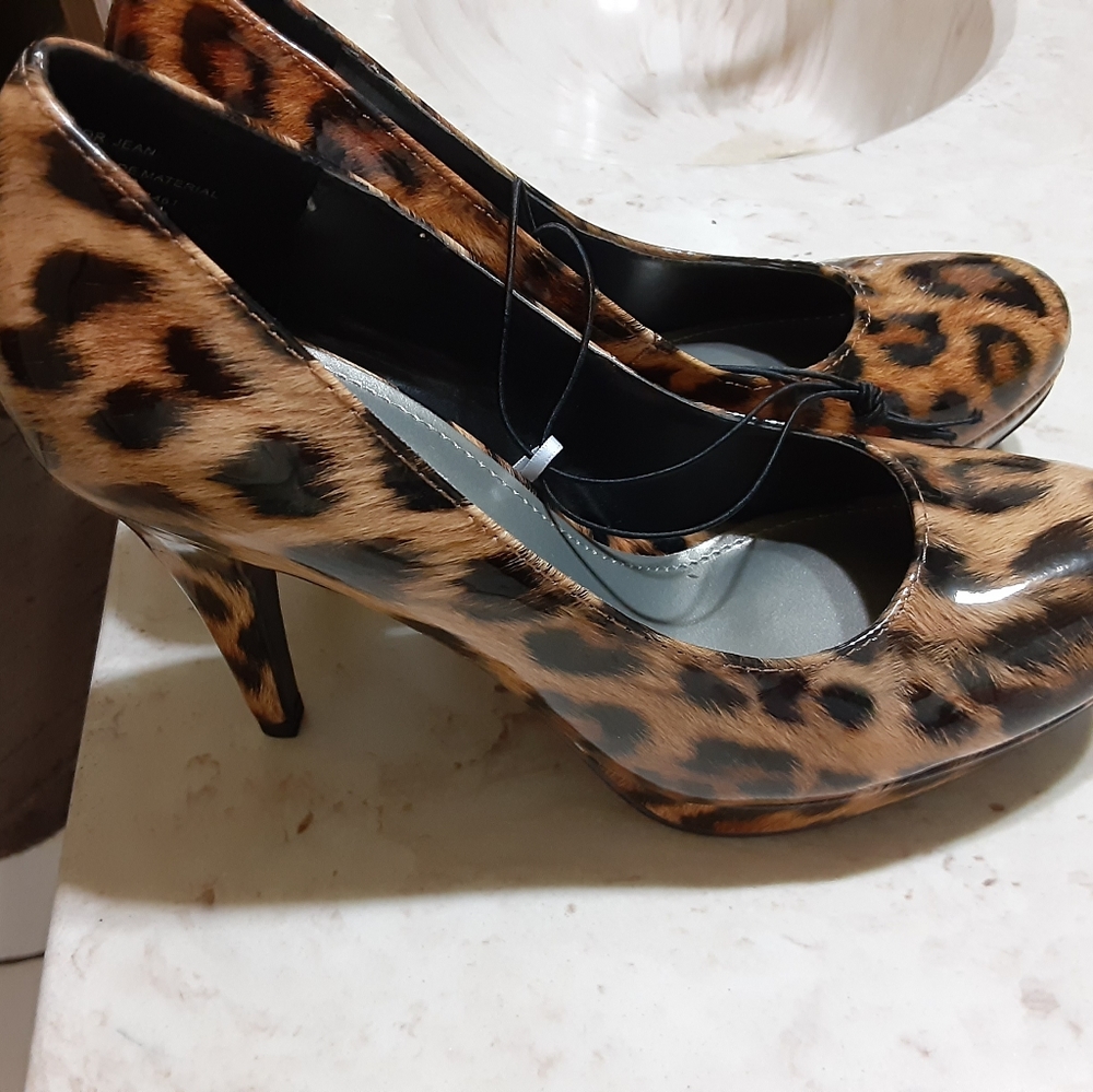 Heels - Picture 2 of 4